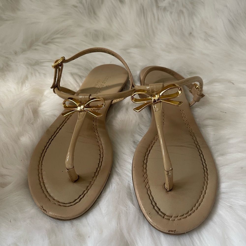 Kate spade khaki thong sandals embellished with a gold tone bow size 6M - Picture 2 of 10